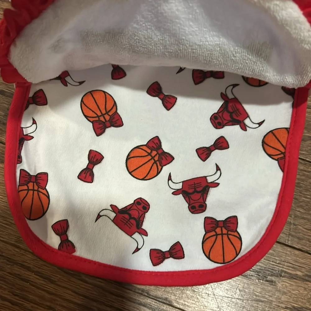 Chicago BULLS Two Pack NBA bib set - BOWS and BASKETBALL